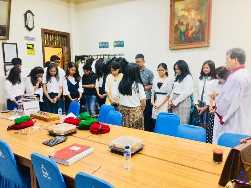 Kegiatan Pelayanan Ibadah Minggu Remaja